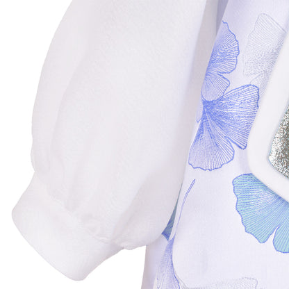 Puff sleeve dress with blue floral print on white fabric, side detail